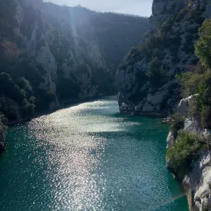 https://mobil-home-quinson.fr-provencehotel.com