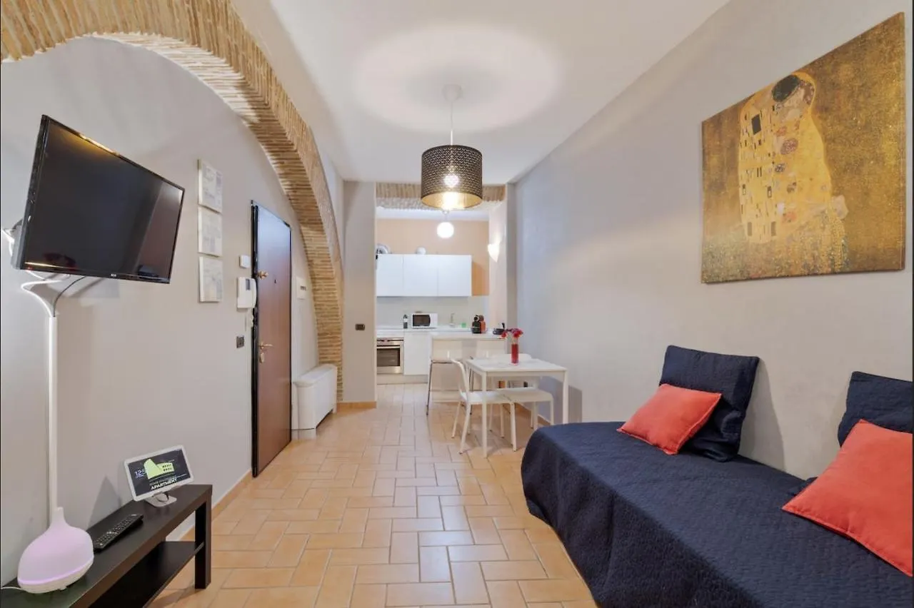 Roma Colosseum Apartment contacts